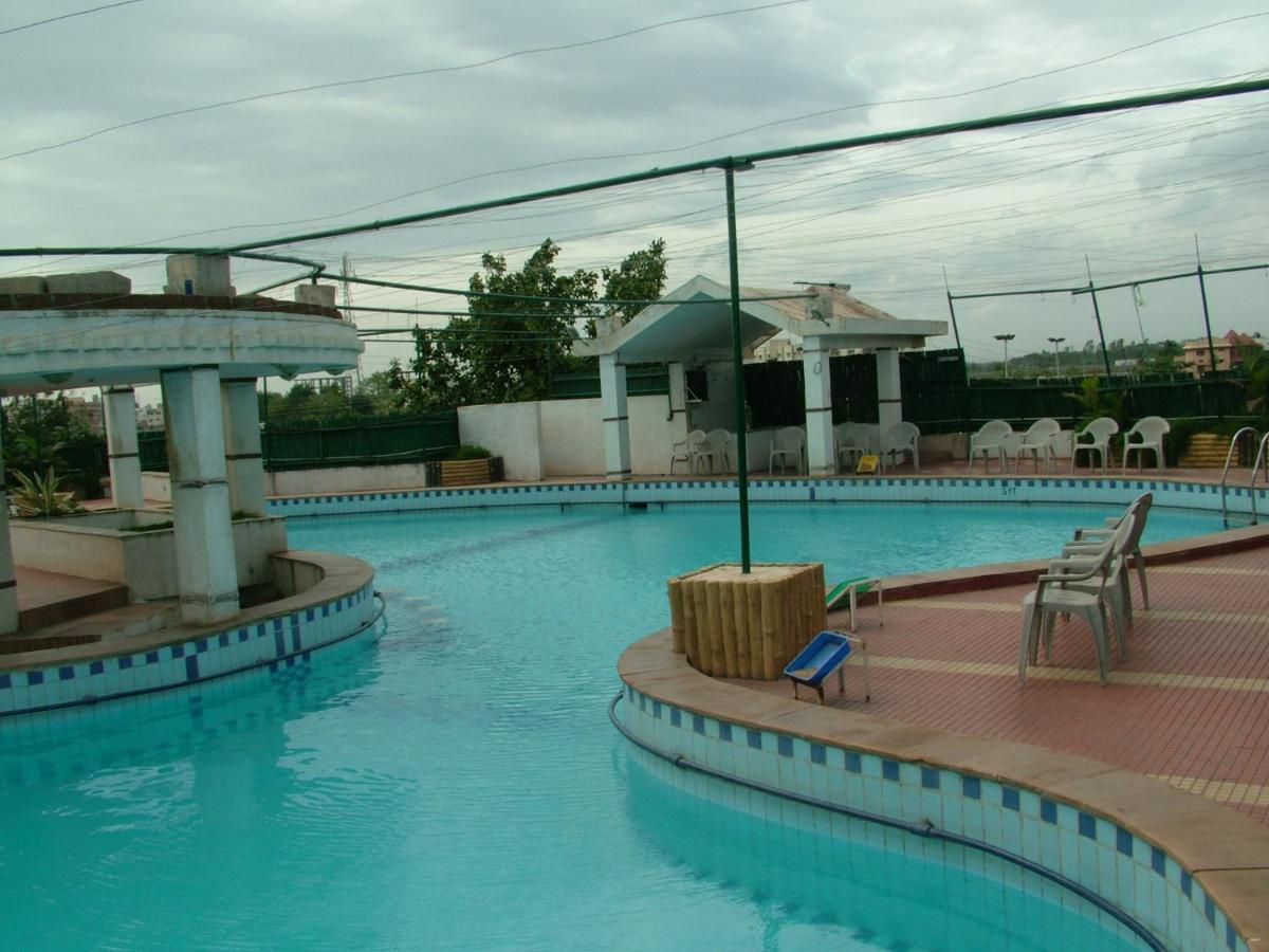 Vip'S Club Hotel Rāipur Kültér fotó