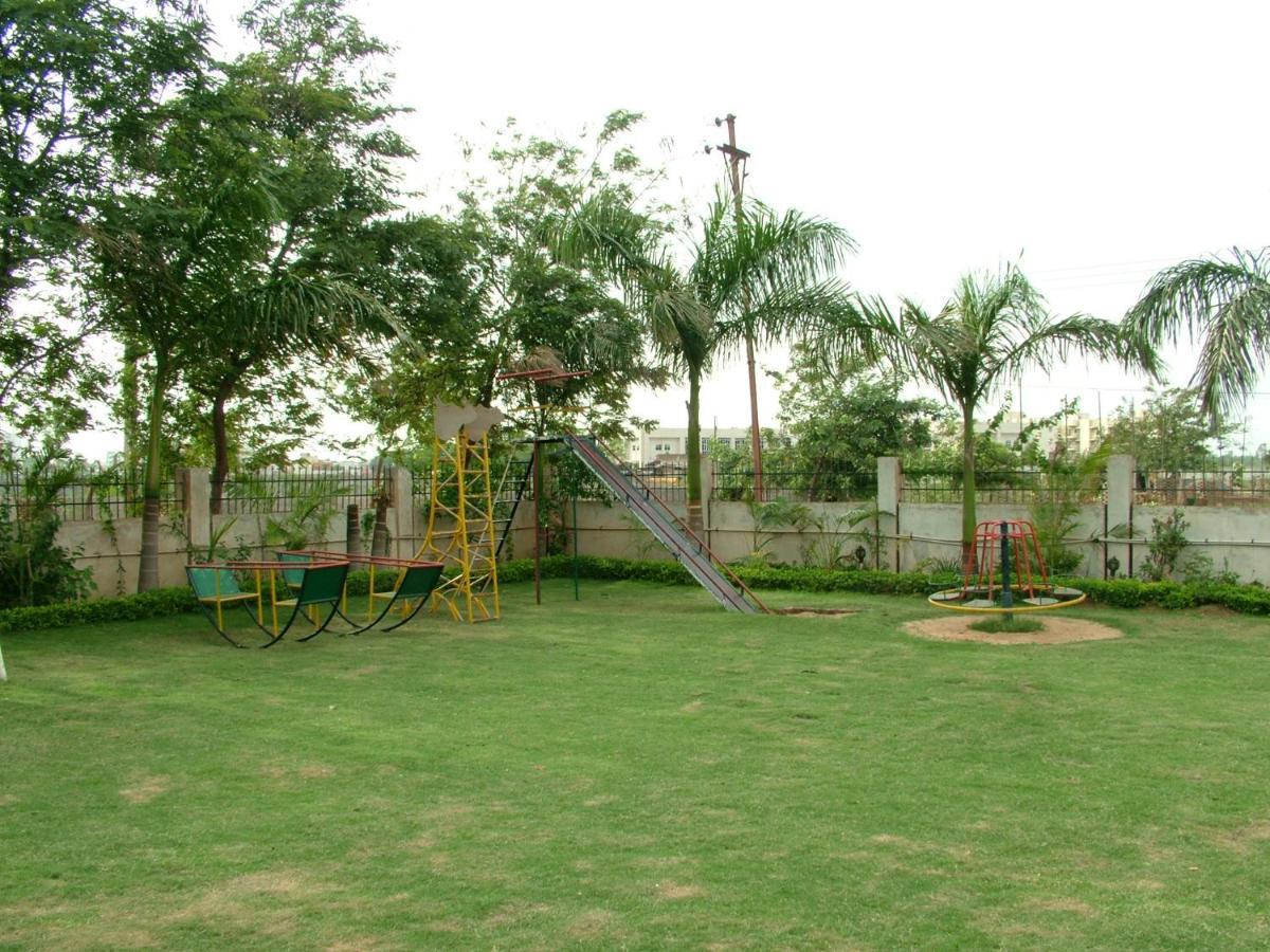 Vip'S Club Hotel Rāipur Kültér fotó