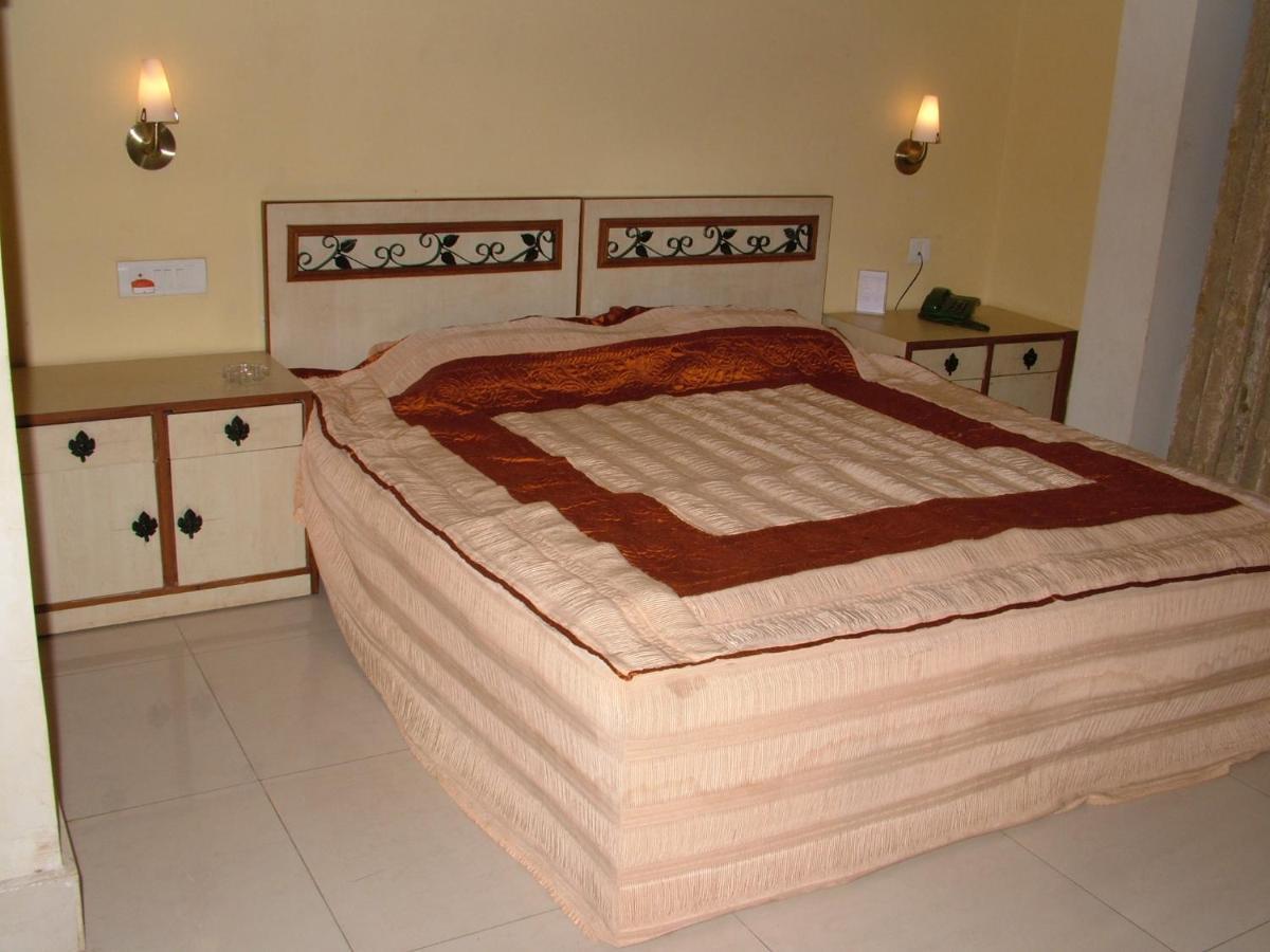 Vip'S Club Hotel Rāipur Kültér fotó